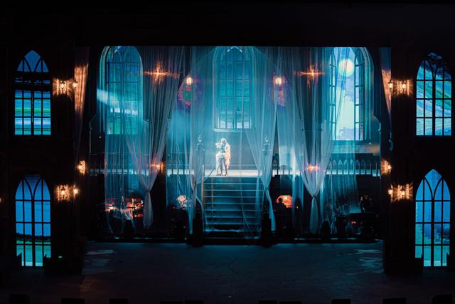 Nữ ca sĩ Việt từng đi hát ở công viên nay bán show nào “cháy” vé show đó, “cân” trọn cả chục nghìn khán giả - Ảnh 4.