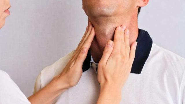 Thanh ni&ecirc;n 27 tuổi chủ quan với nốt tuyến gi&aacute;p 1 cm, nửa năm sau ph&aacute;t hiện ung thư: B&aacute;c sĩ chỉ ra 6 dấu hiệu cần cảnh gi&aacute;c - Ảnh 3.