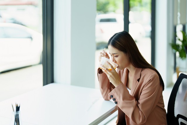 Bận đến mức bỏ bữa nhưng bụng vẫn ng&agrave;y c&agrave;ng to: Thủ phạm c&oacute; thể nằm ở điều &iacute;t ai nghĩ tới- Ảnh 1.
