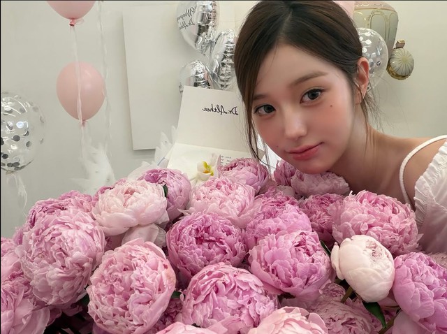 Jang Won Young mừng sinh nhật 22 tuổi quá hoành tráng: Bảo sao là "công chúa Kpop"!- Ảnh 8.