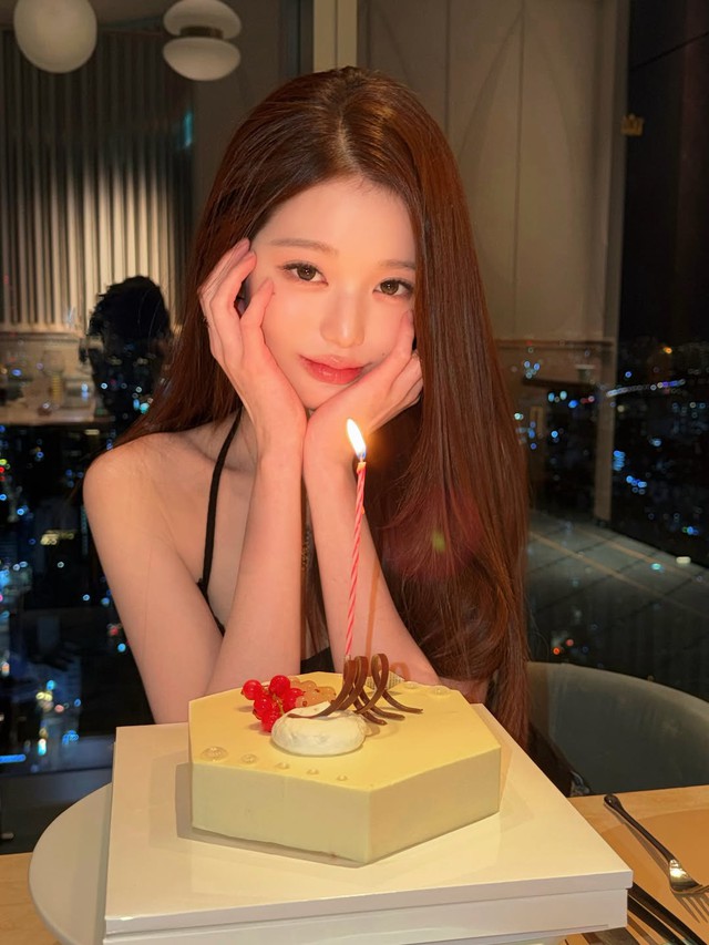 Jang Won Young mừng sinh nhật 22 tuổi quá hoành tráng: Bảo sao là "công chúa Kpop"!- Ảnh 10.