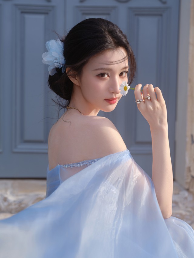 "Mỹ nh&acirc;n c&oacute; nụ cười giả tạo nhất showbiz" bị b&oacute;c trần nhan sắc thật, cả MXH đứng h&igrave;nh - Ảnh 3.