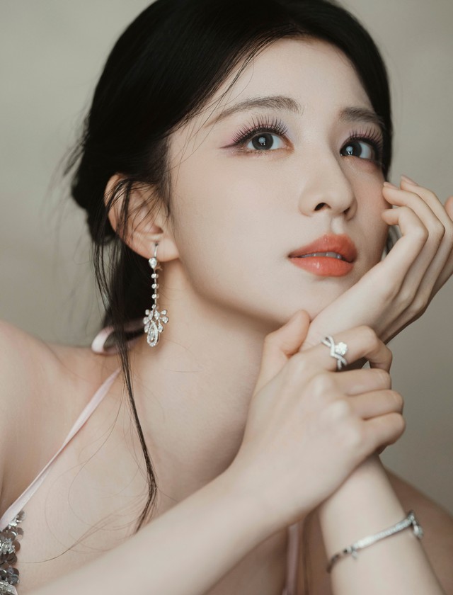"Mỹ nh&acirc;n c&oacute; nụ cười giả tạo nhất showbiz" bị b&oacute;c trần nhan sắc thật, cả MXH đứng h&igrave;nh - Ảnh 6.