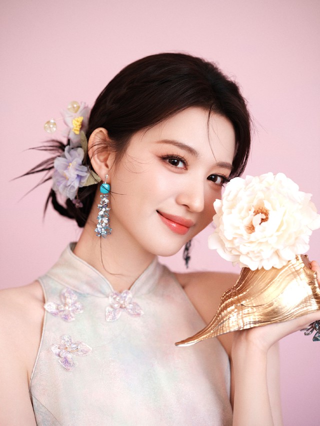 "Mỹ nh&acirc;n c&oacute; nụ cười giả tạo nhất showbiz" bị b&oacute;c trần nhan sắc thật, cả MXH đứng h&igrave;nh - Ảnh 10.