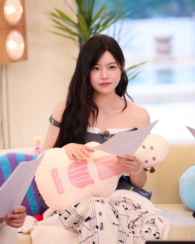 Trần Nghiên Hy bị chỉ trích vì ké fame chồng cũ, kém xa Triệu Lệ Dĩnh - Ảnh 2.