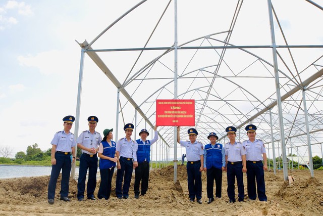 Khánh thành các công trình thiết thực chăm lo cán bộ, chiến sĩ lực lượng vũ trang: Nghĩa tình hậu phương từ Đảng bộ, chính quyền và Nhân dân Thành phố Hồ Chí Minh - Ảnh 1.