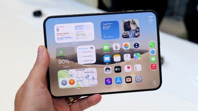 Ngắm cận cảnh iPhone Duo gi&aacute; trăm triệu, gập mở &ecirc;m &aacute;i, mỏng d&iacute;nh sang xịn- Ảnh 3.