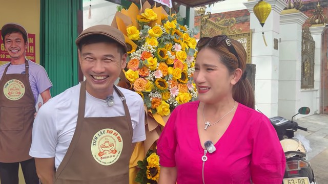 Nam diễn viên bỏ TP.HCM về quê với vợ kém 26 tuổi, giờ mở hẳn nhà hàng - Ảnh 1.
