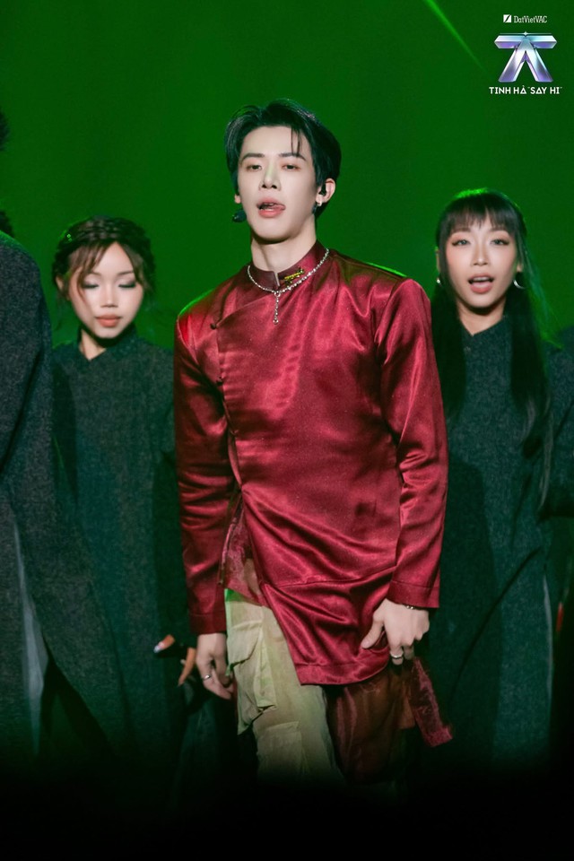Nam ca sĩ ở nước ngoài diễn show 10 khán giả, về Việt Nam được cả MXH tìm kiếm- Ảnh 10.