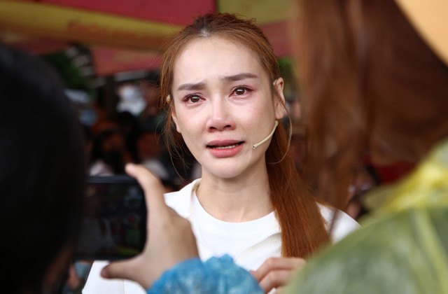 Nh&atilde; Phương c&oacute; động th&aacute;i bảo vệ gia đ&igrave;nh ngay trong đ&ecirc;m - Ảnh 2.