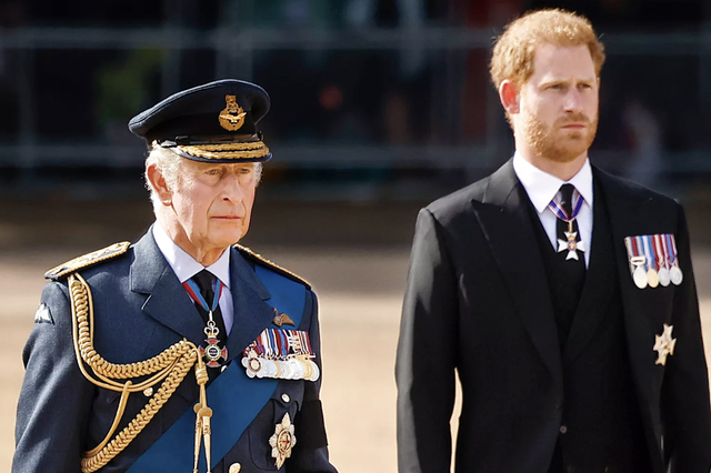 Harry "ngoảnh mặt l&agrave;m ngơ" sau tuy&ecirc;n bố của Vua Charles - Ảnh 3.