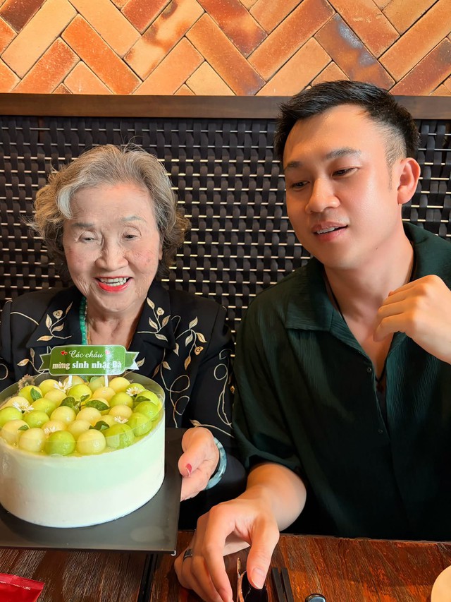 T&igrave;nh h&igrave;nh mẹ Ho&agrave;i Linh tuổi 89, con trai &uacute;t cầu mong điều n&agrave;y- Ảnh 1.
