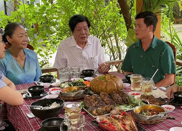 Nam NSND miền nam 74 tuổi kể chuyện tình yêu với vợ giấu mặt - Ảnh 1.