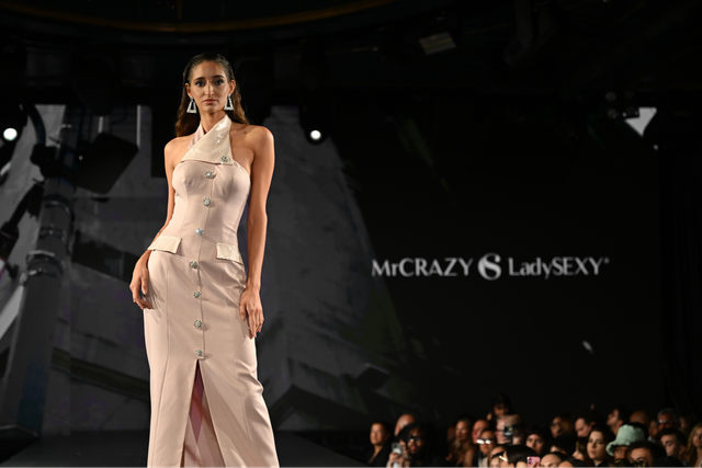 Mr CRAZY & Lady SEXY tr&igrave;nh l&agrave;ng BST Thu Đ&ocirc;ng 2026 tr&ecirc;n s&agrave;n diễn RUNWAY 7 danh tiếng của Mỹ - Ảnh 8.