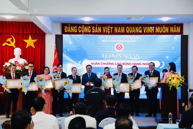 Bệnh viện Răng Hàm Mặt Thành phố Hồ Chí Minh và hành trình 50 năm: Khi lòng nhân ái và trí tuệ nâng tầm y thuật - Ảnh 5.
