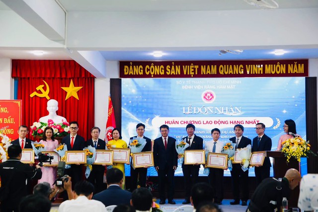 Bệnh viện Răng Hàm Mặt Thành phố Hồ Chí Minh và hành trình 50 năm: Khi lòng nhân ái và trí tuệ nâng tầm y thuật - Ảnh 3.
