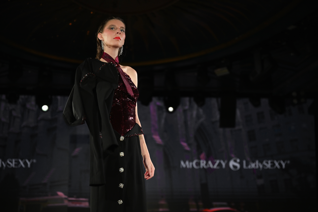 Mr CRAZY & Lady SEXY tr&igrave;nh l&agrave;ng BST Thu Đ&ocirc;ng 2026 tr&ecirc;n s&agrave;n diễn RUNWAY 7 danh tiếng của Mỹ - Ảnh 7.