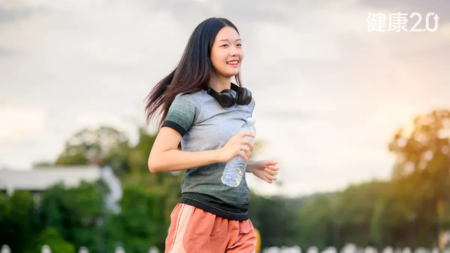 Kh&ocirc;ng cần tập qu&aacute; nặng: Chỉ hơn 1 giờ đi bộ nhanh mỗi tuần đ&atilde; c&oacute; thể gi&uacute;p cải thiện cholesterol? - Ảnh 3.