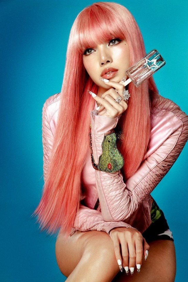 Lisa (BLACKPINK) sốc v&igrave; bị ch&ecirc; nhạc dở  - Ảnh 2.