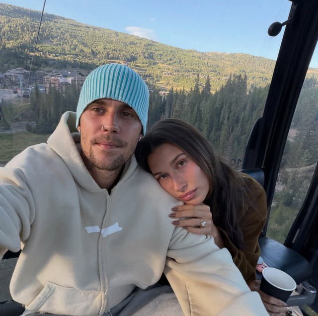 Ảnh kỷ niệm 8 năm ngày cưới giản dị của vợ chồng Justin Bieber- Ảnh 1.