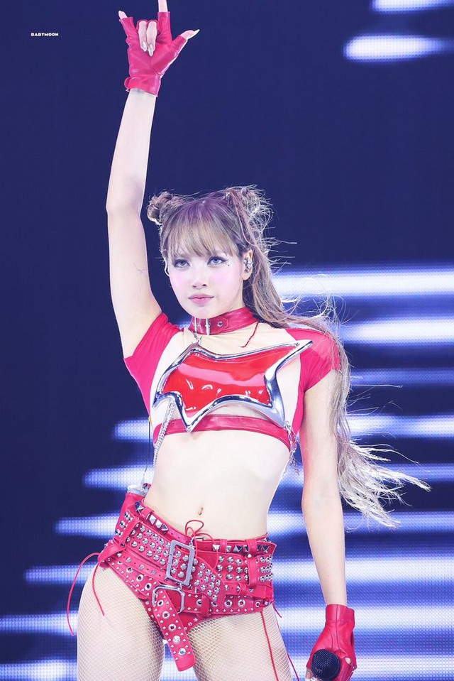 Lisa (BLACKPINK) sốc v&igrave; bị ch&ecirc; nhạc dở  - Ảnh 5.
