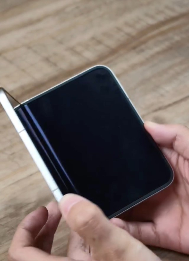 Xiaomi 18 Fold cũng có hiệu ứng gập mở như iPhone Duo, nhưng nó lạ lắm - Ảnh 2.