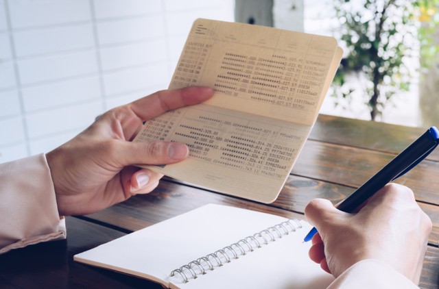 Lời khuy&ecirc;n cho người muốn r&uacute;t tiền tiết kiệm trước hạn - Ảnh 1.