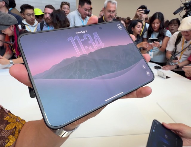 Lo nếp gấp iPhone Duo ngày càng lộ rõ? Đại diện Apple nói: “Hãy cứ kiểm chứng lời chúng tôi”- Ảnh 1.