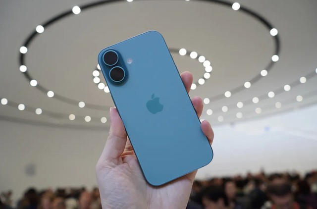 Cập nhật gi&aacute; iPhone trước thềm ra mắt iPhone 18: iPhone 17 Pro Max chạm đ&aacute;y, d&ograve;ng Air giảm s&acirc;u - Ảnh 4.