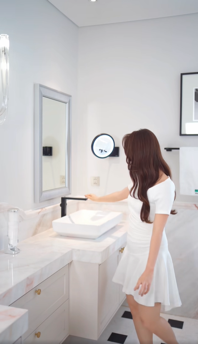 Căn nh&agrave; gia đ&igrave;nh chồng tặng Diễm My 9X- Ảnh 8.