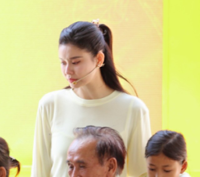 Trương Quỳnh Anh bật khóc: "Không cần nhìn vào cuộc đời người khác để ngưỡng mộ"- Ảnh 2.