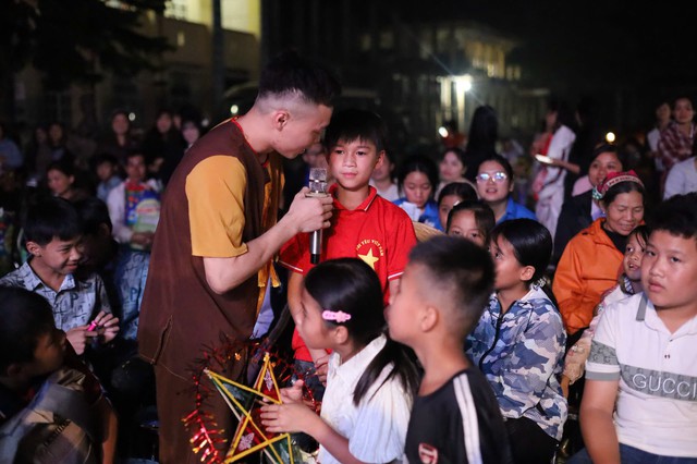 Trung thu cho em 2026: Mang yêu thương đến với các em thiếu nhi xã Vân Sơn - Ảnh 5.