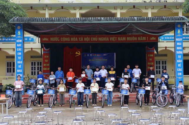 Trung thu cho em 2026: Mang yêu thương đến với các em thiếu nhi xã Vân Sơn - Ảnh 2.