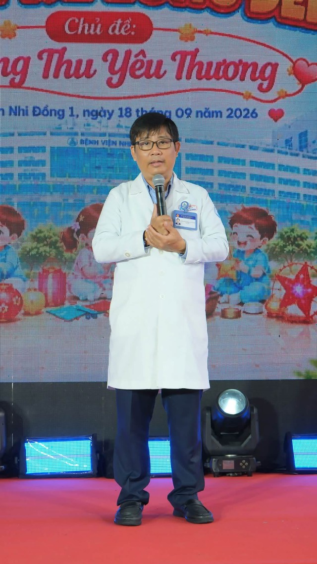 Khi ánh đèn Trung thu thắp sáng những mái nhà bệnh viện - Ảnh 2.