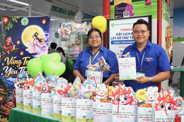 Khi ánh đèn Trung thu thắp sáng những mái nhà bệnh viện - Ảnh 6.