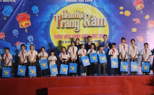 Trăng chỉ thật sự tr&ograve;n khi niềm vui đến với mọi trẻ em - Ảnh 6.