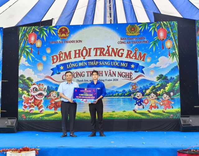 Trăng chỉ thật sự tr&ograve;n khi niềm vui đến với mọi trẻ em - Ảnh 3.