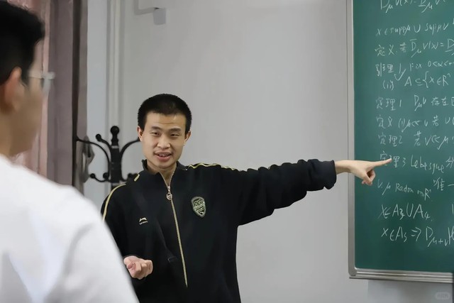 Thu nhập của "thần đồng To&aacute;n học" 2 lần gi&agrave;nh HCV Olympic quốc tế với số điểm tuyệt đối- Ảnh 2.