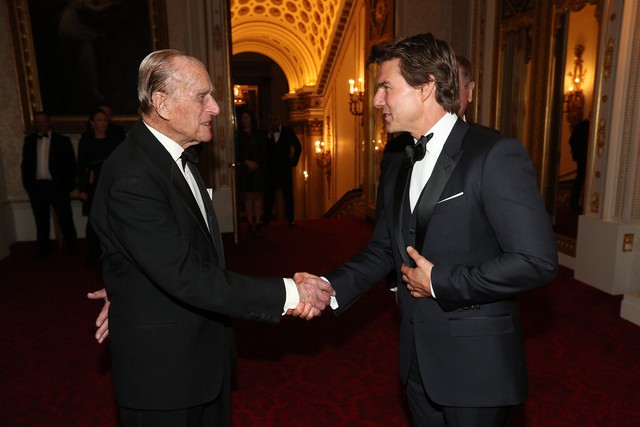 Tom Cruise vừa đứng cạnh Kate Middleton, ai ngờ t&agrave;i tử Hollywood đ&atilde; c&oacute; 34 năm &ldquo;qua lại&rdquo; với Ho&agrave;ng gia Anh- Ảnh 3.