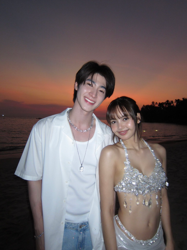 Thì ra "hồng hài nhi" của Lisa đã công khai tình cảm từ hồi tháng Tư?- Ảnh 2.
