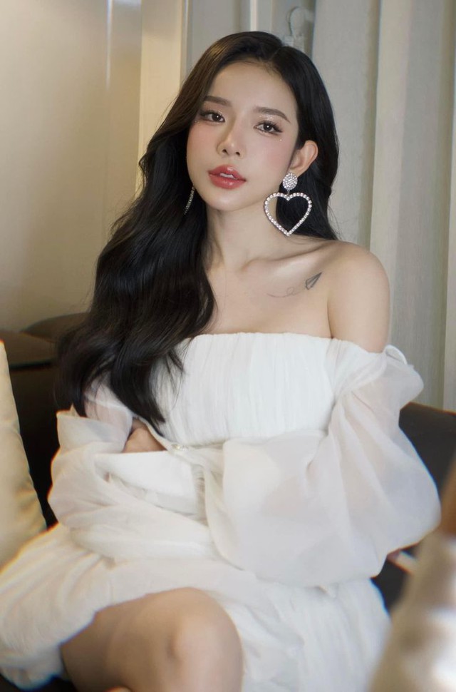 &ldquo;B&oacute;c trần&rdquo; nhan sắc mỹ nữ trăm tỷ Việt, cam thường cũng chịu thua gương mặt n&agrave;y
- Ảnh 2.
