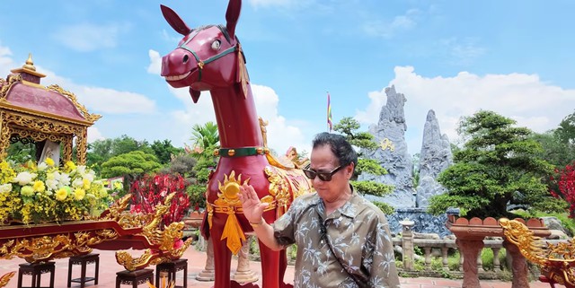 Chế Linh về nước 2 lần trong năm, tới thẳng cơ ngơi của Hoài Linh ở quận 9 TP.HCM - Ảnh 1.