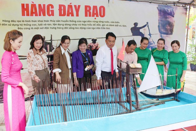Sắc m&agrave;u văn h&oacute;a biển Cần Giờ qua tuyến đường nghệ thuật - Ảnh 3.