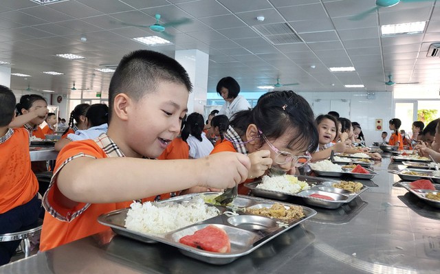 Tạo luồng xanh th&aacute;o gỡ vướng mắc b&aacute;n tr&uacute;, siết an to&agrave;n thực phẩm học đường - Ảnh 2.