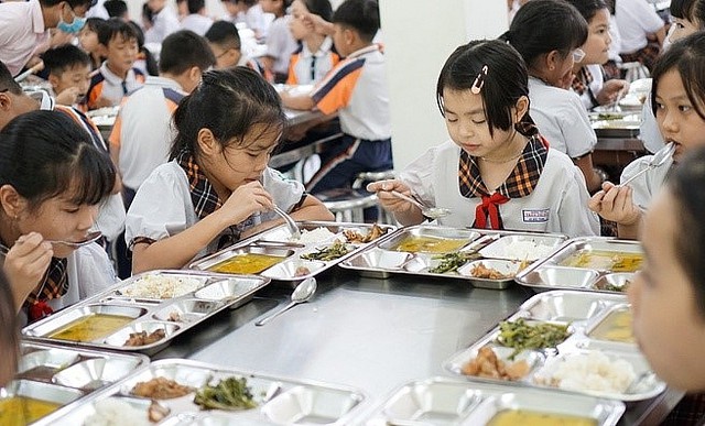 Tạo luồng xanh th&aacute;o gỡ vướng mắc b&aacute;n tr&uacute;, siết an to&agrave;n thực phẩm học đường - Ảnh 1.