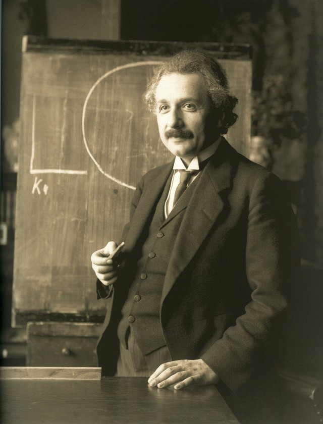 Thu nhập của Albert Einstein - Ảnh 2.
