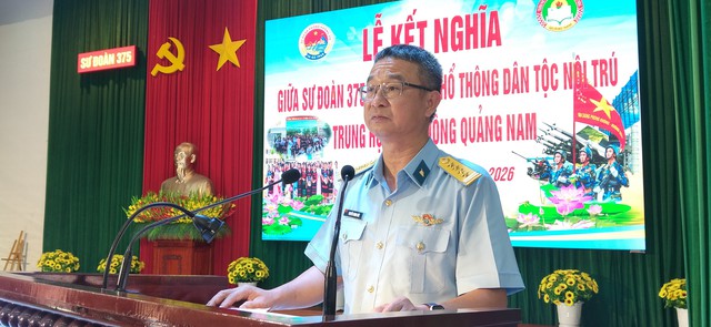 Sư đoàn 375 kết nghĩa, đồng hành cùng học sinh dân tộc nội trú - Ảnh 1.