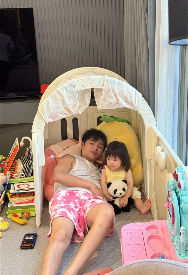 Gi&acirc;y ph&uacute;t con g&aacute;i Puka b&agrave;y tỏ t&igrave;nh cảm với mẹ g&acirc;y b&atilde;o mạng x&atilde; hội - Ảnh 3.