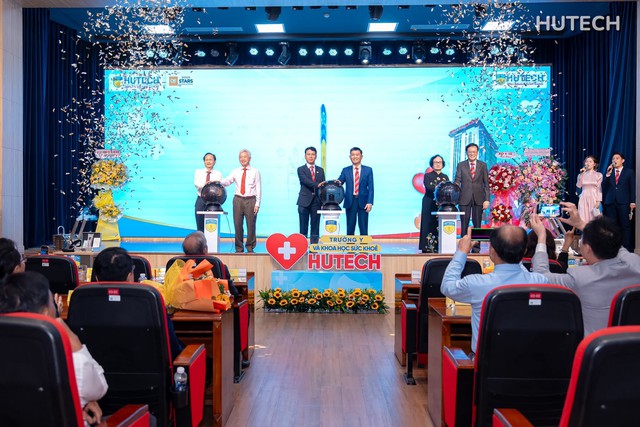 Trường Y và Khoa học Sức khỏe HUTECH khai khóa năm học mới - Ảnh 4.