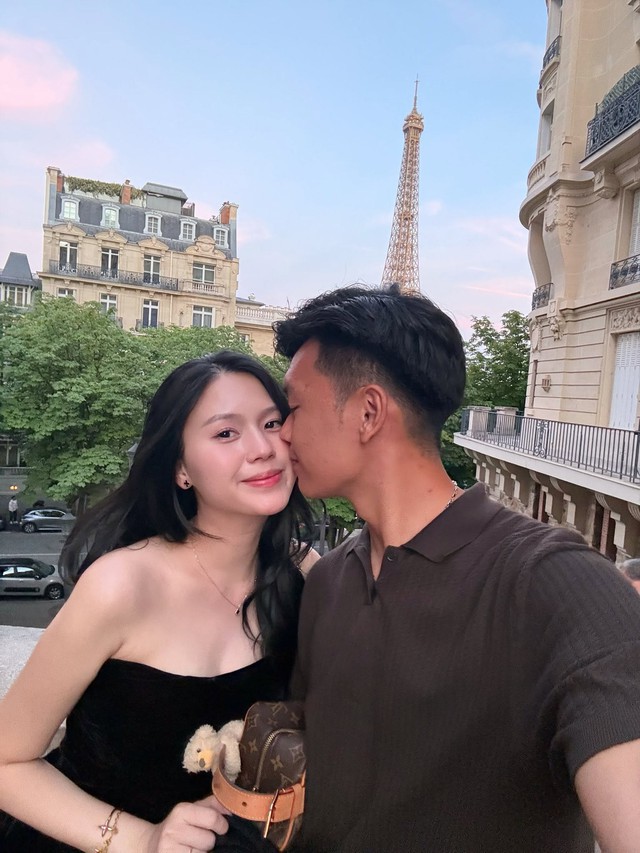 Mỹ nhân Tuyên Quang khoe nhan sắc mẹ 2 con rạng rỡ trong chuyến du lịch châu Âu với trung vệ Thành Chung - Ảnh 4.